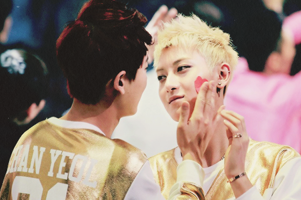 Chanyeol EXO Kirim Pesan...