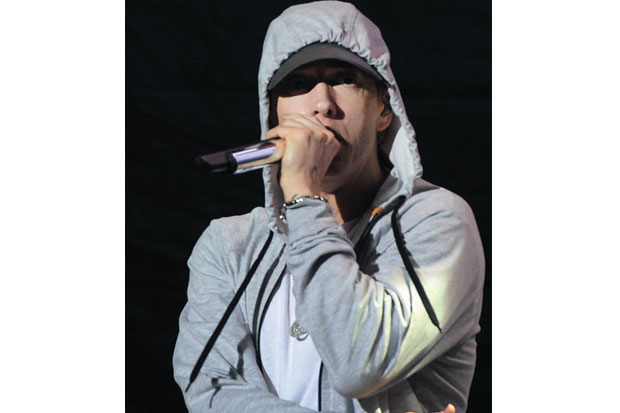 Eminem, Penyanyi dengan...