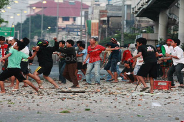 Azan Magrib Berkumandang,...