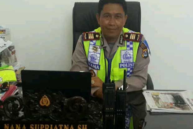 Polisi Bantu Pemudik...