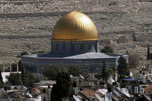 Israel Serbu Masjidil...