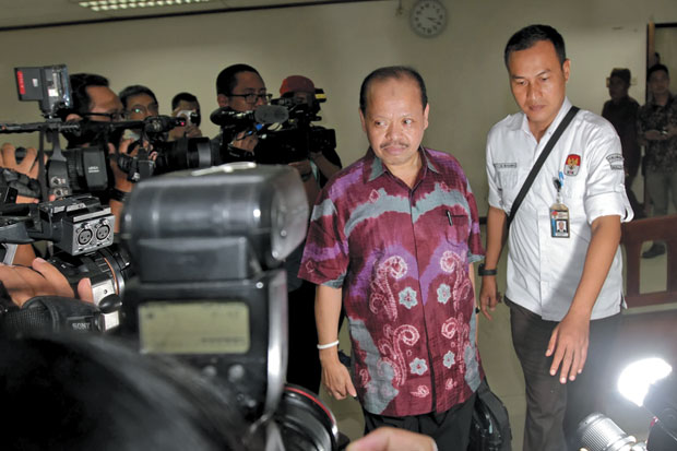Sutan Dituntut 11 Tahun
