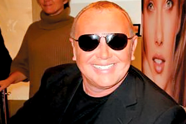 Michael Kors Pilih Gigi...