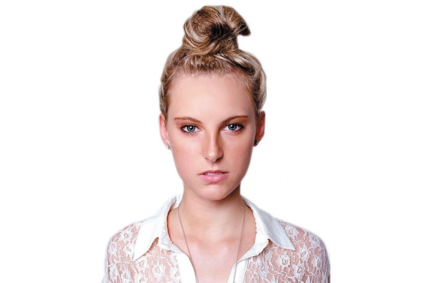 Gaya Rambut Topknot