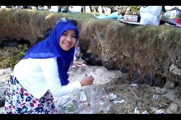 Tak Lelah Perangi Sampah...