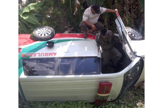 Ambulans Puskesmas Terjun...