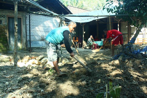Gali Sumur, Dua Warga...
