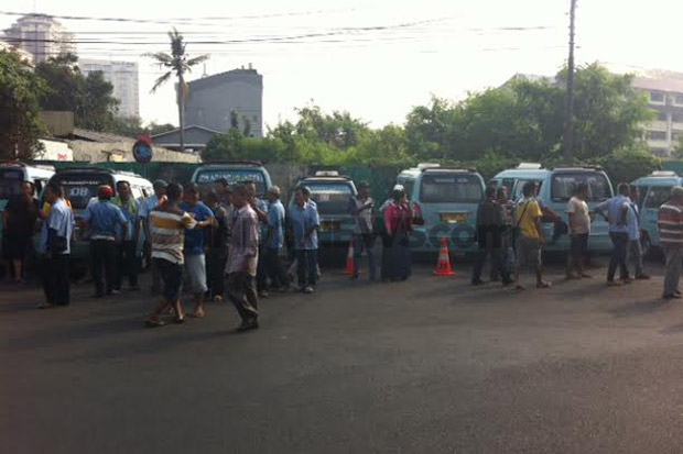 Ditilang, Ratusan Sopir...