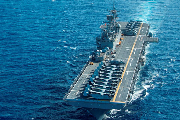 Kapal Induk AS USS Bonhomme...