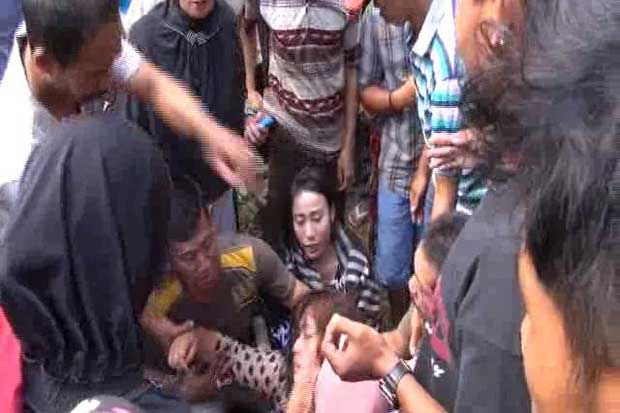 Isak Tangis Warnai Pemakaman...