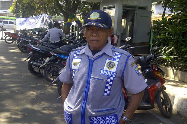 Petugas Dishub Kota...