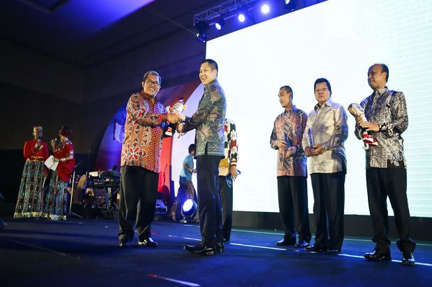 Aher Kembali Raih Kepala...