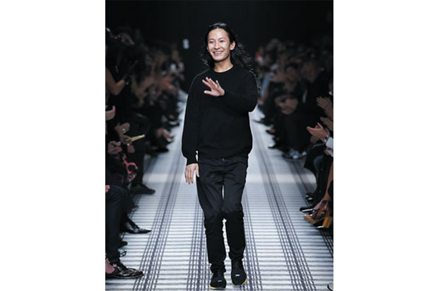Alexander Wang Tinggalkan...