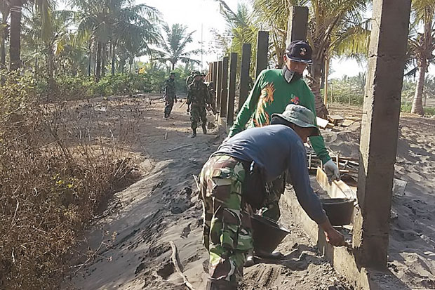 TNI Emoh Bentrok dengan...