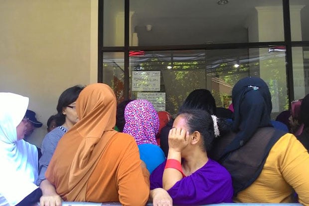 Antre Sejak Pagi, Warga...