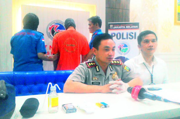 Penangkapan Eza Gionino...