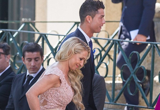 Wow, Ronaldo Beli Pulau...