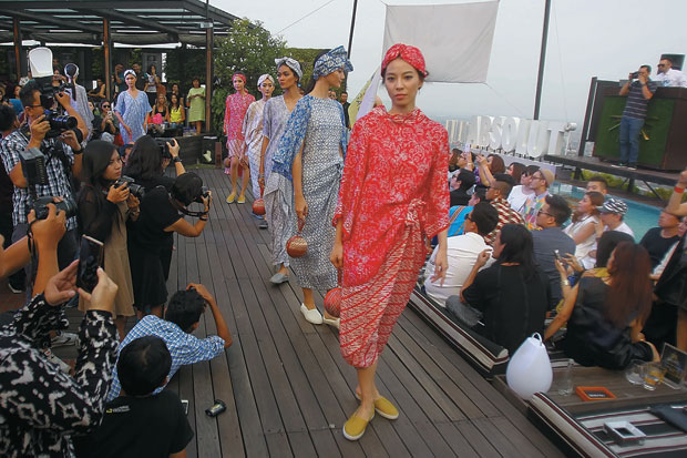 Kolaborasi Etnik Batik