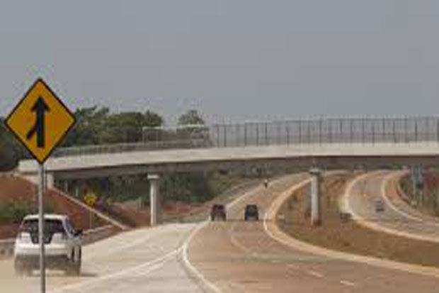 Proyek Tol Terkendala...