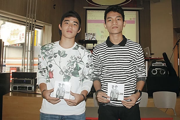 Yujin, Duo Jebolan Idola...