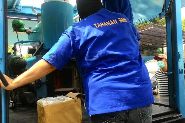 Saat Pemusnahan, Tahanan...