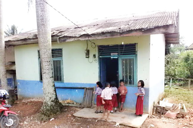 Siswa Belajar di Ruang...