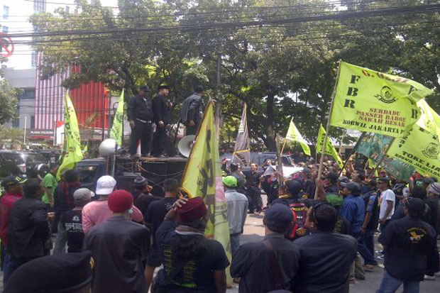 Bentrok di Pasar Gembrong,...