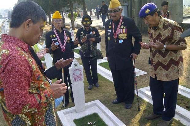 Ratusan Veteran Ziarah...