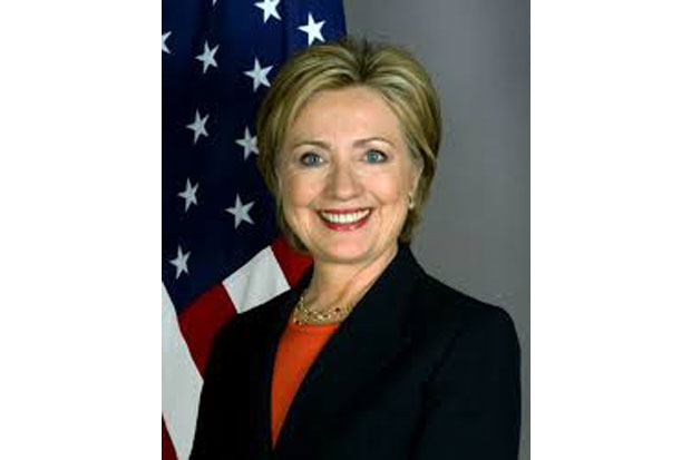 Hillary Mulai Serang...