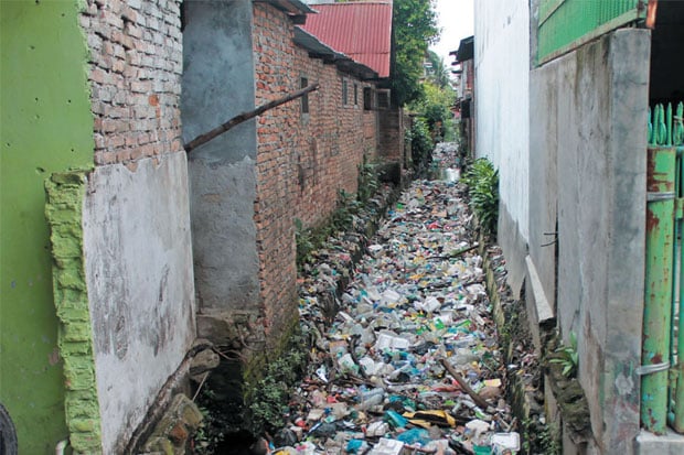 Sampah Menggunung di...