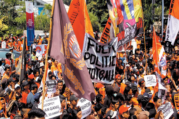 Suporter, Pemain, Pelatih...
