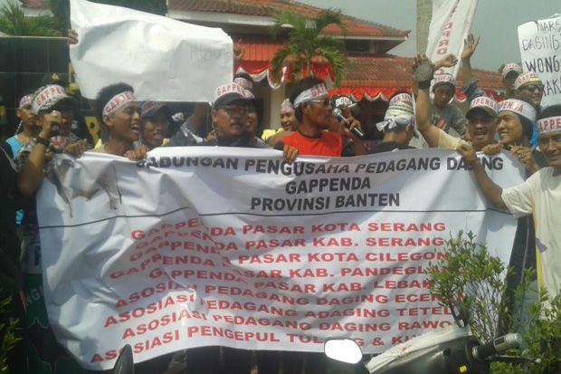 Pedagang Sapi Serbu...