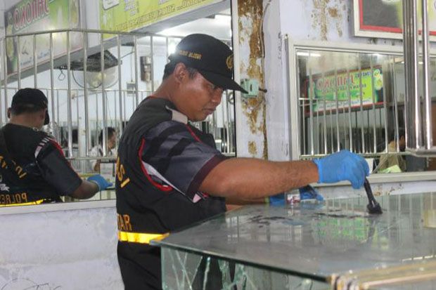 Umbar Tembakan Belasan...