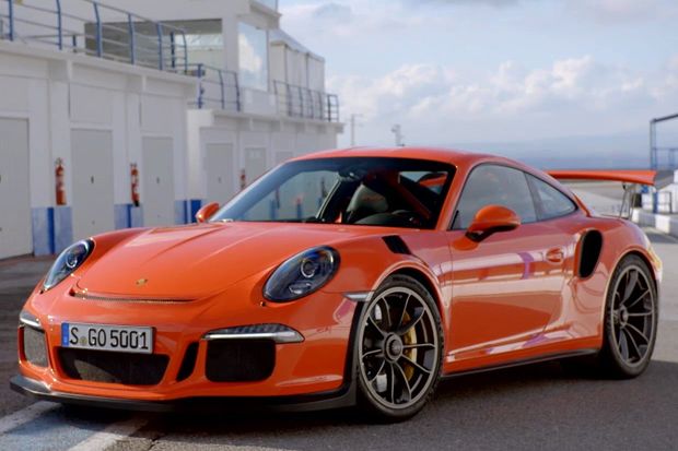 Porsche Tawarkan Paket...