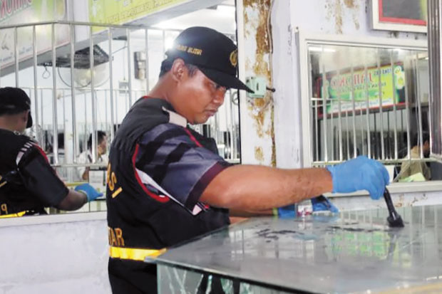 Tembak 15 Kali, Gasak...