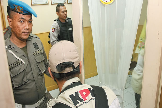KPK Geledah Kantor Gubsu...