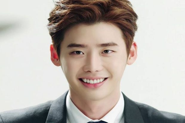 Lee Jong Suk Ditawari...