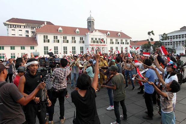 Nyanyikan Indonesia...