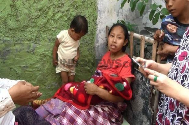 Ibu Muda Ini Lahirkan...