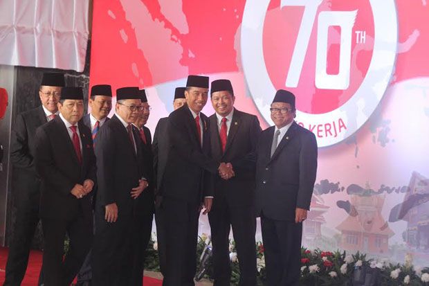 Pemimpin Parlemen Kompak...