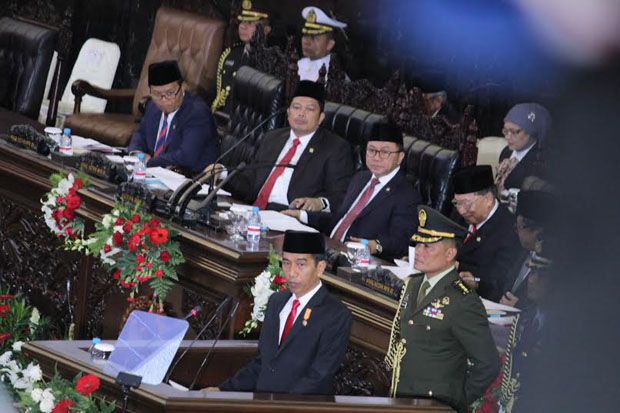 Jokowi Beri Sambutan...