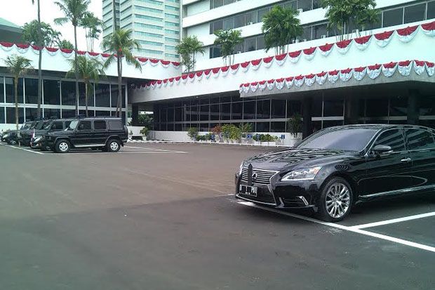 Mobil Lexus B 1 PDI...