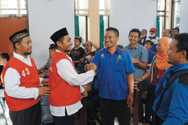 12 Buruh PT Destex Dibebaskan