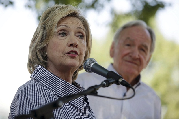 Hillary Serang Balik...