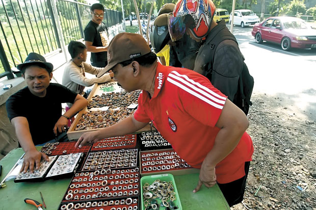 PKL Liar Batu Akik Menjamur