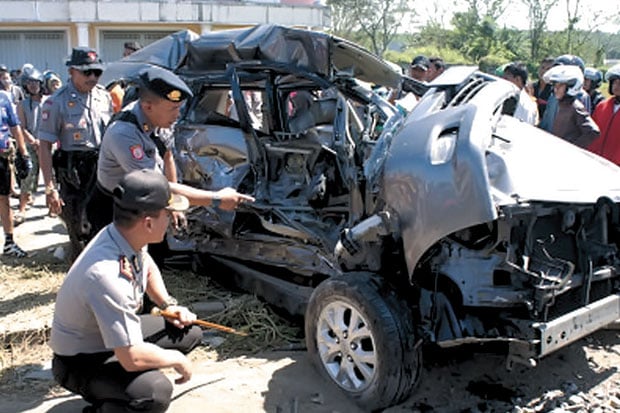 KA Probowangi Tabrak...