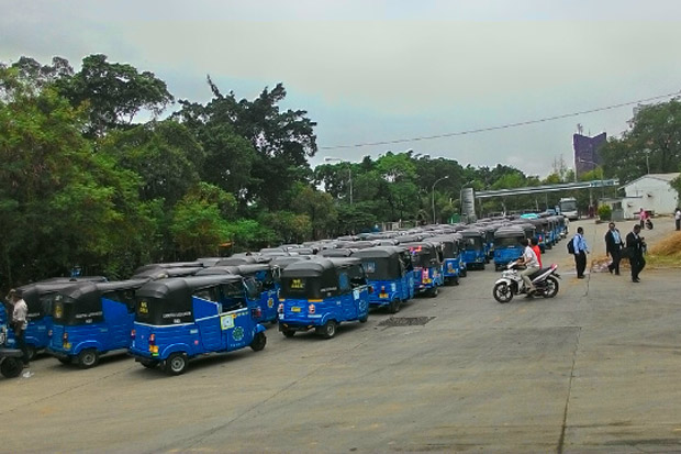 Naik Bajaj dari Monas...