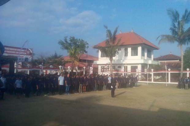 Napi Asing Ikuti Upacara...