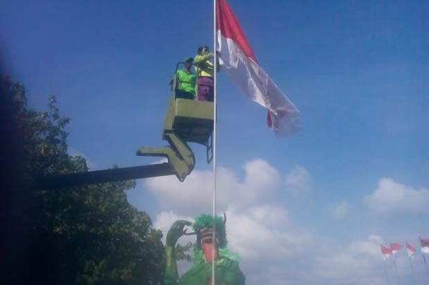 Hulk Kibarkan Merah...