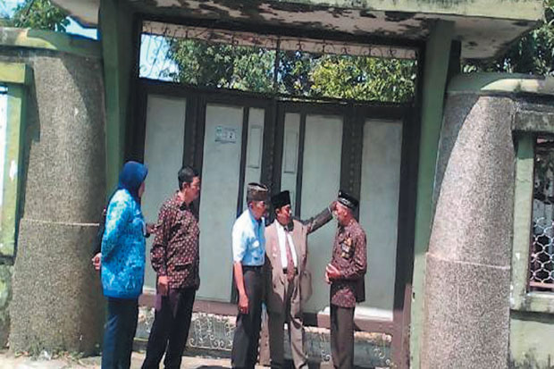 Pembongkaran Markas...